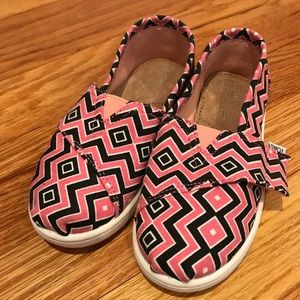 Little Girls Toms NWOT